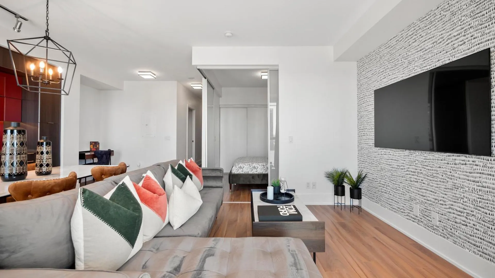 The Ellios Suites - In Downtown Toronto, Opposite CN Tower & Rogers Centre Kanada