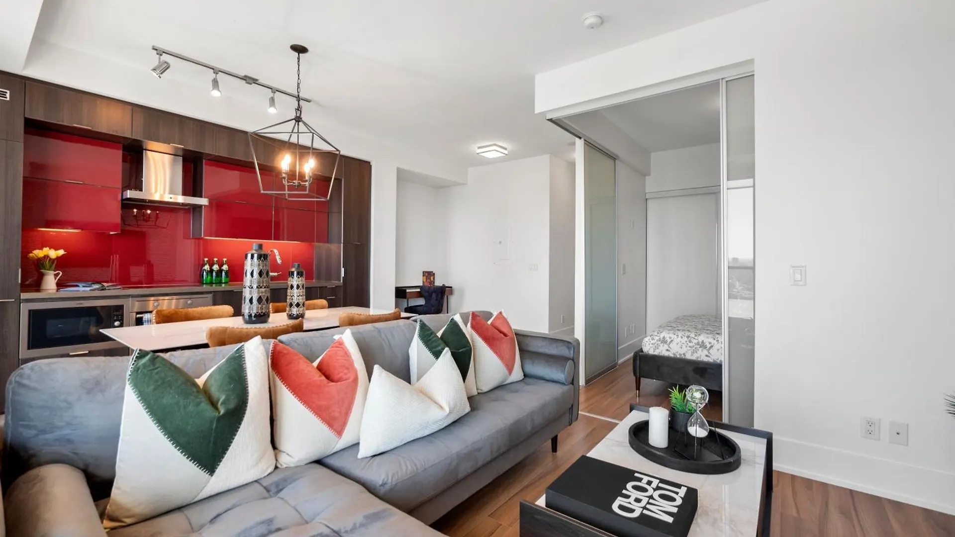 The Ellios Suites - In Downtown Toronto, Opposite CN Tower & Rogers Centre Kanada