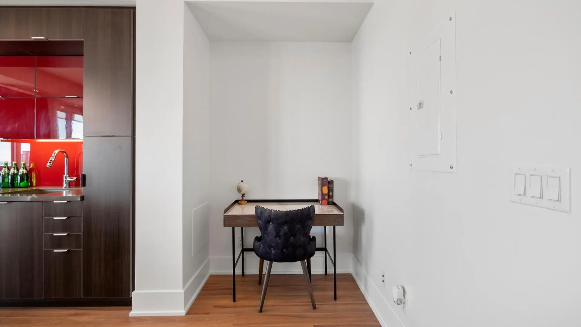 The Ellios Suites - In Downtown Toronto, Opposite CN Tower & Rogers Centre Lägenhet Toronto