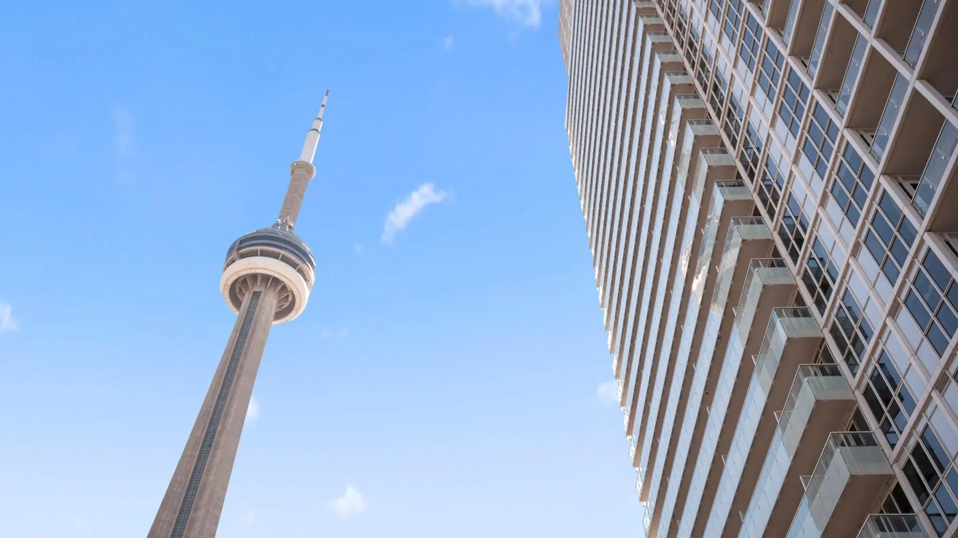 The Ellios Suites - In Downtown Toronto, Opposite CN Tower & Rogers Centre Lägenhet