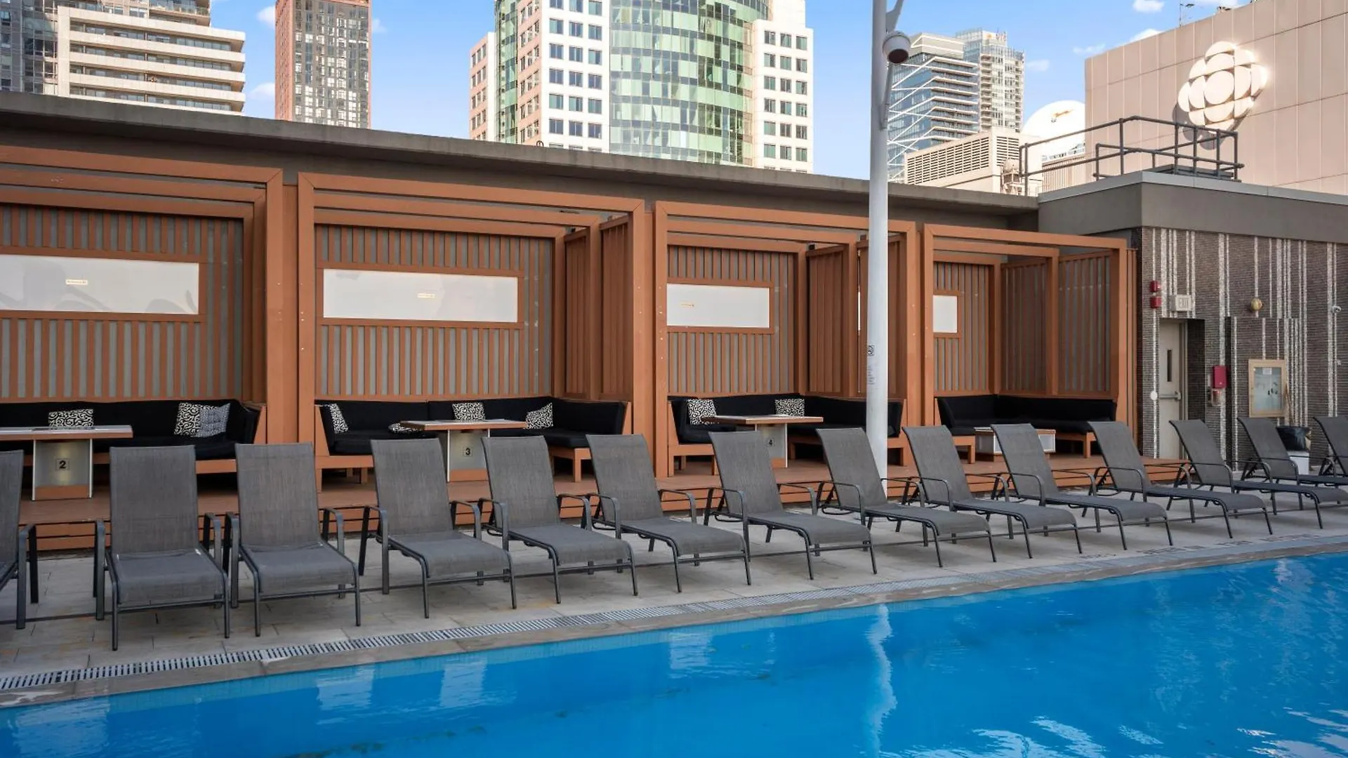 The Ellios Suites - In Downtown Toronto, Opposite CN Tower & Rogers Centre Kanada
