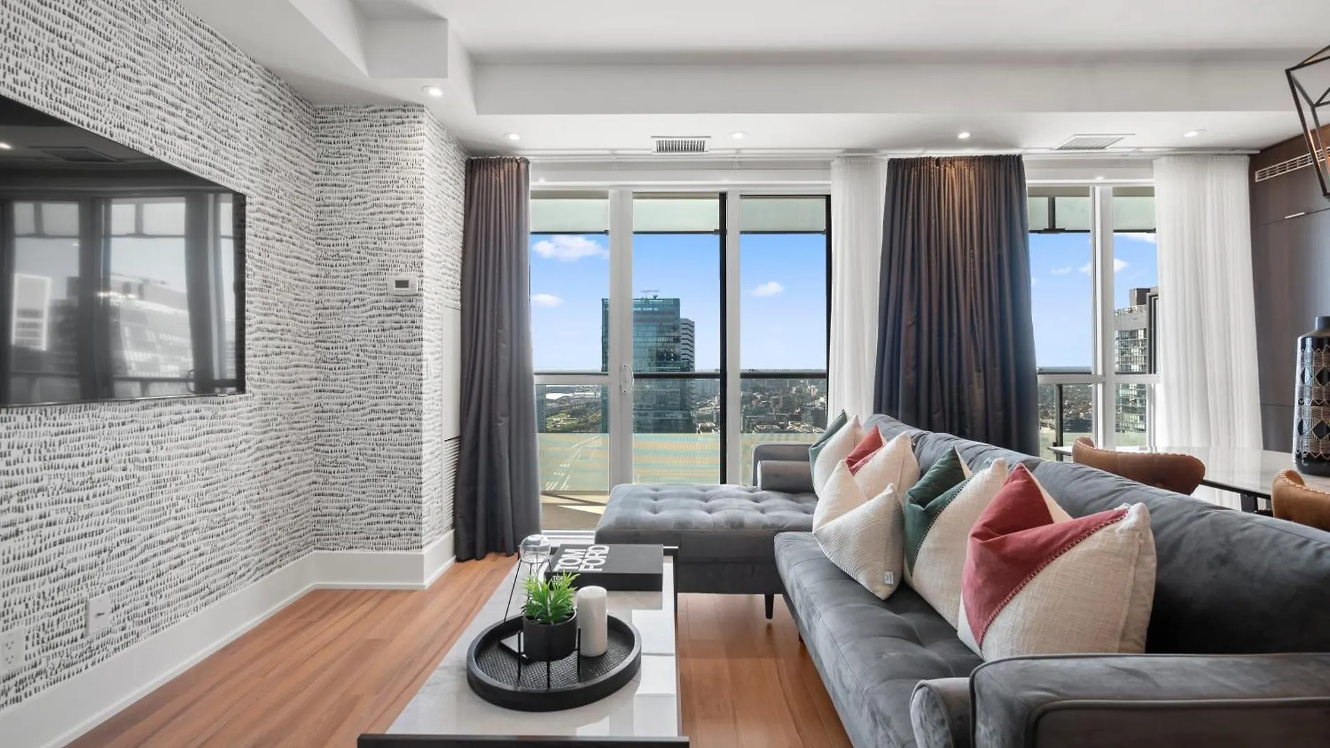The Ellios Suites - In Downtown Toronto, Opposite CN Tower & Rogers Centre 0*, Toronto Canada