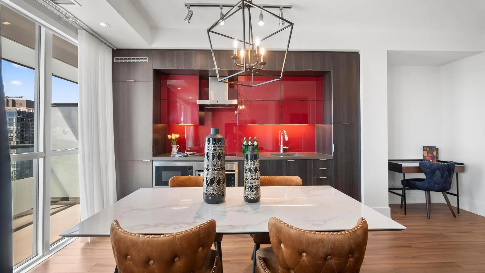 The Ellios Suites - In Downtown Toronto, Opposite CN Tower & Rogers Centre Toronto