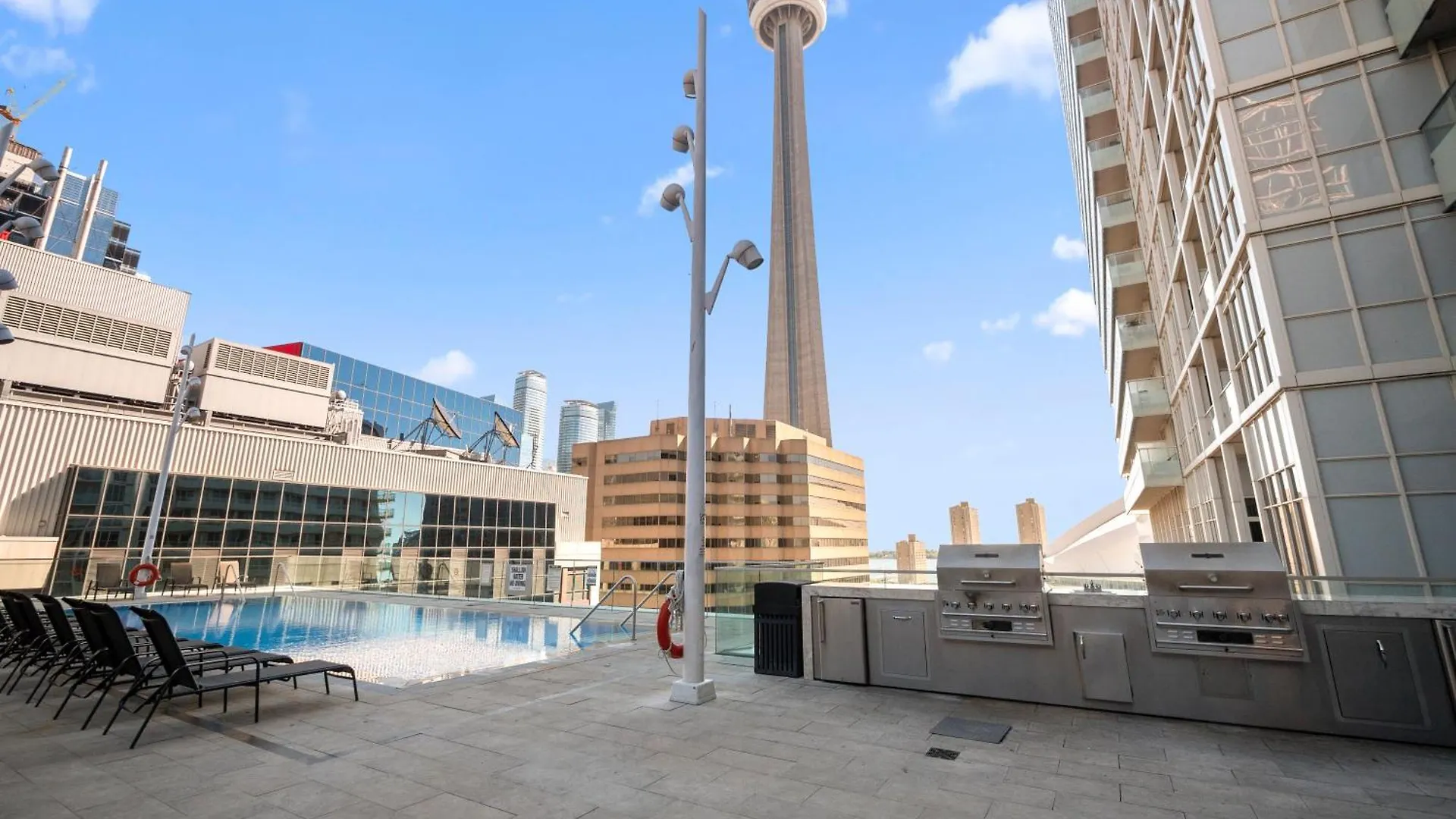 The Ellios Suites - In Downtown Toronto, Opposite Cn Tower & Rogers Centre Καναδάς