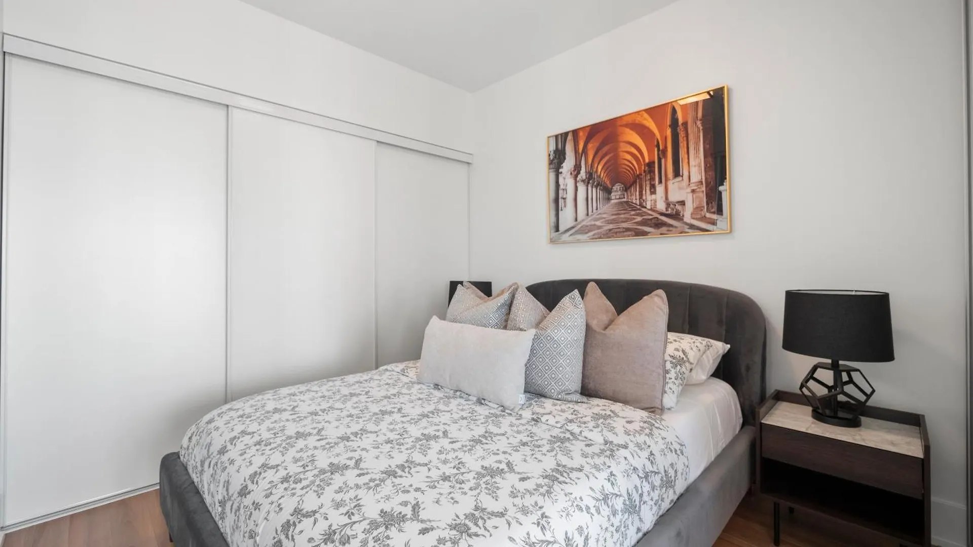 The Ellios Suites - In Downtown Toronto, Opposite Cn Tower & Rogers Centre Τορόντο